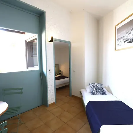 ホリデーパーク Village De - Le Sentier Des Pins 3*